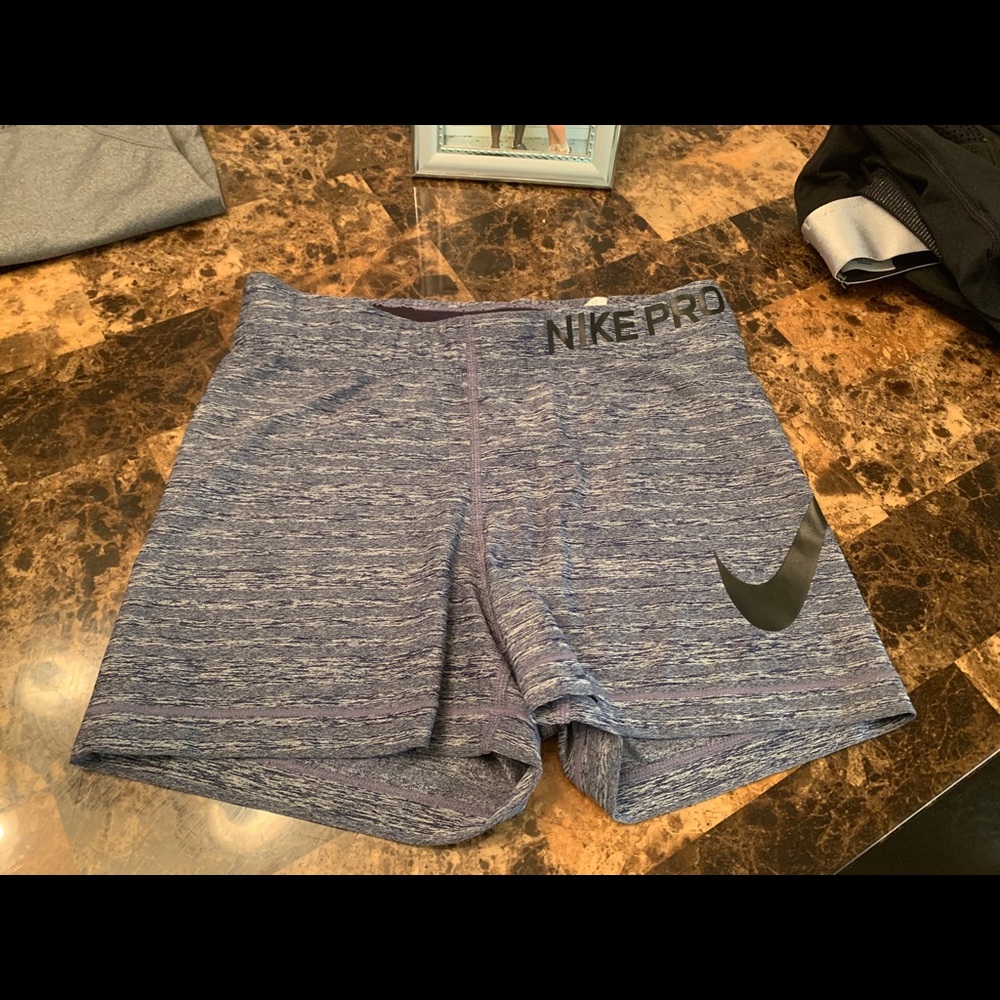 BNWOT Nike pros !
